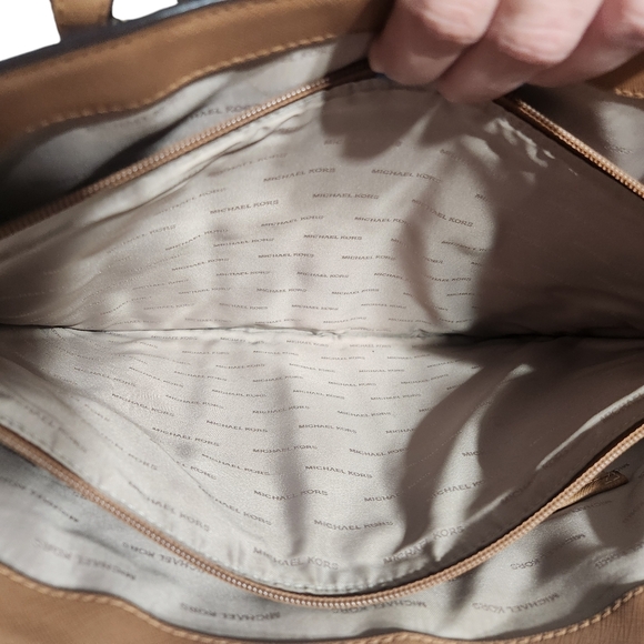 MICHAEL Michael Kors Jet Set Travel Tote - Picture 4 of 8